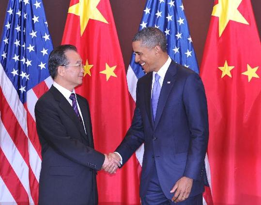 Chinese Premier Wen Jiabao (L) meets with U.S. President Barack Obama in New York, the United States, Sept. 23, 2010. [Huang Jinwen/Xinhua]