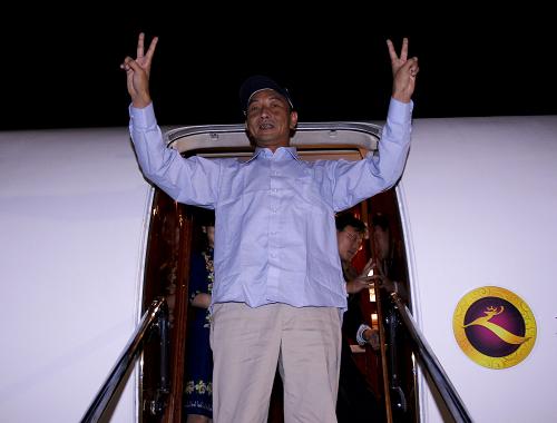 The Chinese trawler captain Zhan Qixiong arrives at Changle International Airport, in Fuzhou , capital of southerst China&apos;s Fujian province, Sept, 25, 2010. [Xinhua] 