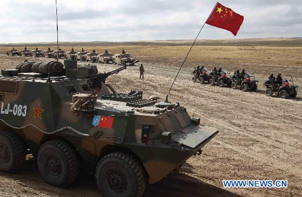 Chinese troops get ready for a live-ammunition exercise during the Peace Mission 2010 anti-terror drill in Matybulak testing ground, Kazakhstan, on Friday. [Wang Jianmin/Xinhua] 