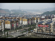 A newly-built residential area is pictured in Beichuan County, Sept. 25, 2010. [Xinhua]