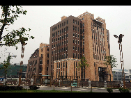 A newly building is pictured in Beichuan County, Sept. 14, 2010. [Xinhua]