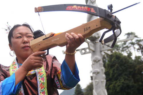 An athlete competes in the crossbow archery event at the sports games in Rongshui Miao autonomous county in South China&apos;s Guangxi Zhuang autonomous region on Sept 24, 2010. The second ethnic minority sports games were held in the county on Friday. More than 2500 athletes from 21 ethnic minorities, including the Miao, Yao and Dong groups participated in the games this year. [Xinhua]