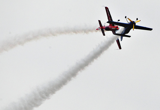 A plane performs during the 2010 China International Sport Airshow in Laiwu, east China&apos;s Shandong Province, Sept. 25, 2010. The airshow kicked off Saturday afternoon. [Xinhua]