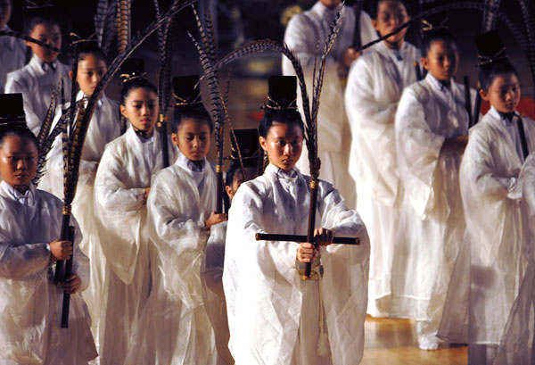 Students in Hanfu, or traditional Chinese costumes, perform at the celebration on Sunday in Taipei. [Xinhua]