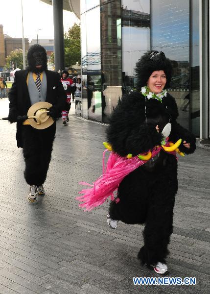 A participant of the Great Gorilla Run prepares his costume before the start in London, Britain, Sept. 26, 2010. Hundreds of people, in gorilla costumes, took part in the annual 7km Great Gorilla Run along the River Thames on Sunday to raise money for The Gorilla Organisation, a charity aiming to save the threatened gorilla habitat in Africa. [Xinhua]