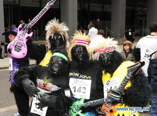 A team participanting the Great Gorilla Run pose before their start in London, Britain, Sept. 26, 2010. Hundreds of people, in gorilla costumes, took part in the annual 7km Great Gorilla Run along the River Thames on Sunday to raise money for The Gorilla Organisation, a charity aiming to save the threatened gorilla habitat in Africa. [Xinhua]