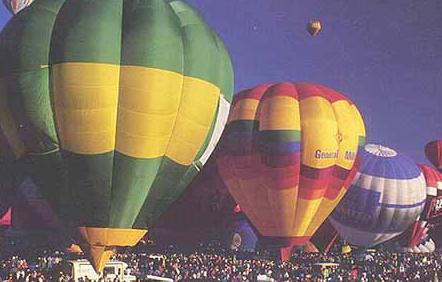Qingdao International Fire Balloon Festival was started in 2002 in Qingdao.
