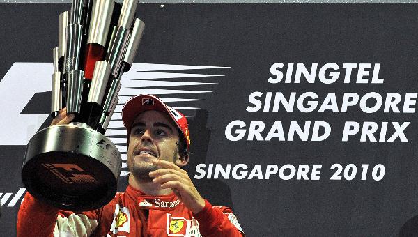 Ferrari Formula One driver Fernando Alonso of Spain holds the trophy on the podium after the Singapore F1 Grand Prix at the Marina Bay circuit September 26, 2010. Alonso won the race. (Xinhua/AFP Photo) 