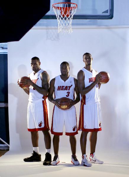 Miami Heat Chris Bosh (R), Dwayne Wade (C) and LeBron James pose for a picture during Miami Heat media day in Miami, Florida September 27, 2010. (Xinhua/Reuters Photo) 