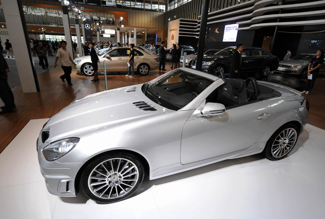 Photo taken on Sept. 28, 2010 shows roadsters displayed at the 2010 Nanjing International Auto Show in Nanjing, capital of east China&apos;s Jiangsu Province. The seven-day auto show, displaying more than 500 vehicles of 75 brands, kicked off at Nanjing International Expo Center on Tuesday. [Xinhua]