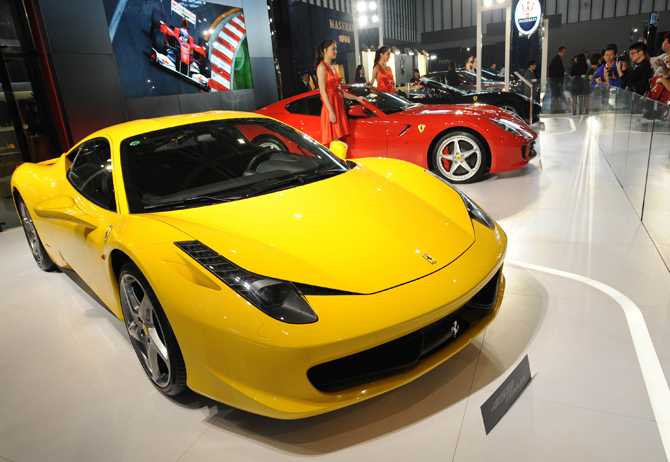 Photo taken on Sept. 28, 2010 shows roadsters displayed at the 2010 Nanjing International Auto Show in Nanjing, capital of east China&apos;s Jiangsu Province. The seven-day auto show, displaying more than 500 vehicles of 75 brands, kicked off at Nanjing International Expo Center on Tuesday. [Xinhua]