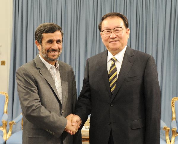 Li Changchun (R), a member of the Standing Committee of the Political Bureau of the Central Committee of the Communist Party of China, meets with Iranian President Mahmoud Ahmedinejad in Tehran, capital of Iran, Sept. 28, 2010. [Ma Zhancheng/Xinhua]