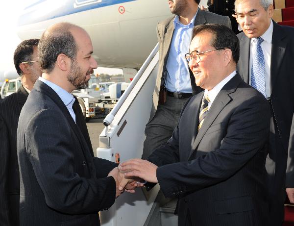 Li Changchun (R, Front), a member of the Standing Committee of the Political Bureau of the Central Committee of the Communist Party of China, is welcomed by Iranian officials upon his arrival in Tehran, capital of Iran, Sept. 28, 2010. Li started his official goodwill visit to the country on Tuesday.[Ma Zhancheng/Xinhua]