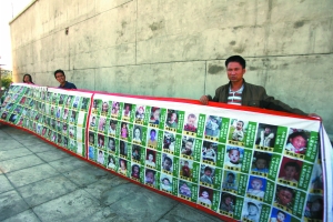 Thirty parents from across China have come to Beijing to seek the government's help in finding their missing children