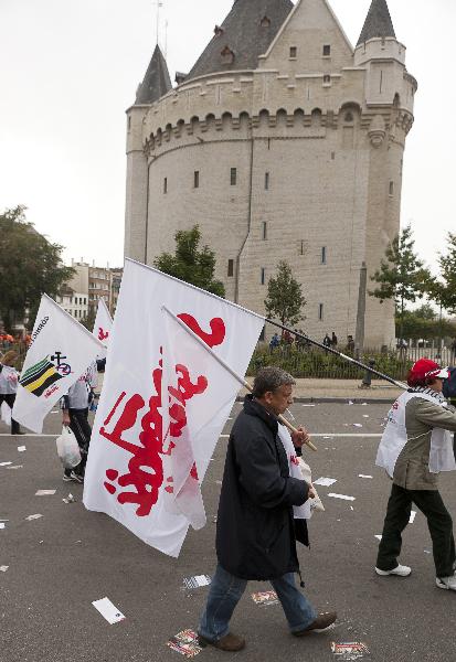 European workers and trade union representatives take part in a 'No to austerity! Priority for jobs and growth!' protest on the streets of Brussels, Belgium, Sept. 29, 2010. The demonstration was organised by the 27 trade unions of the EU countries.[Thierry Monasse/Xinhua]