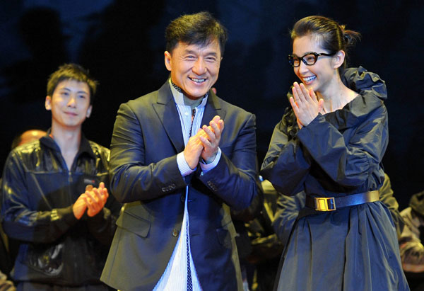 Jackie Chan and Li Bingbing celebrate as the movie The 1911 Revolution started filming in Fuxin City of northeast China's Liaoning Province on Wednesday, September 29, 2010. [Photo: CFP]