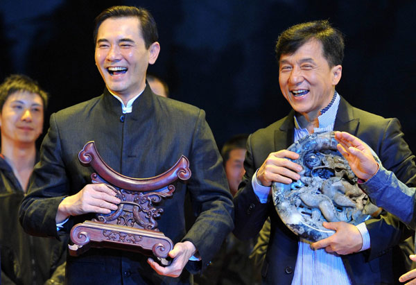 Jackie Chan (right) and Winston Chao celebrate as the movie The 1911 Revolution started filming in Fuxin City of northeast China's Liaoning Province on Wednesday, September 29, 2010. [Photo: CFP]