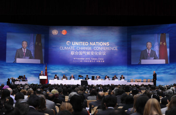 China's State Councilor Dai Bingguo delivers a speech at the opening session of the meeting on Oct 4 in Tianjin. [Xinhua] 