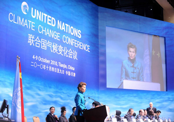 Christiana Figueres, Executive Secretary of the United Nations Framework Convention on Climate Change makes a speech at the opening session on Oct 4 in Tianjin. [Xinhua]