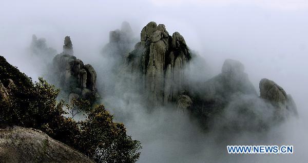 The undated photo shows the peaks of Tailao Mountain within the Ningde Geopark in southeast China&apos;s Fujian Province. The UNESCO held a meeting on world geoparks at the Greek island of Lesvos Oct. 3, 2010, in which Ningde Geopark was list in UNESCO&apos;s Global Geopark Network (GGN). The Ningde Geopark, covering an area of 2639.443 square kilometers, is an integration of various landforms such as granite landform, volcanic landform, erosion riverbed landform, and erosion coastal landform. [Lai Jianqiang/Xinhua] 
