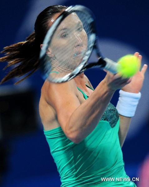 Jelena Jankovic of Serbia returns the ball during the women&apos;s singles match against her compatriot Bojana Jovanovski at the China Open tennis tournament at the National Tennis Center in Beijing, capital of China, on Oct. 4, 2010. Jankovic lost 1-2. [Gong Lei/Xinhua]