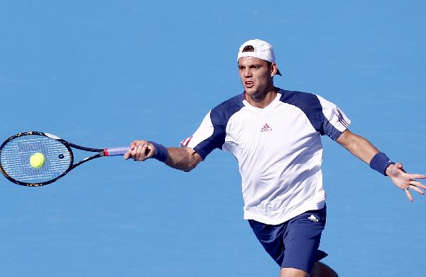 Paul-Henri Mathieu of France returns the ball to Andy Murray of Britain during the men&apos;s singles first round match at the China Open tennis tournament in Beijing, capital of China, Oct. 5, 2010. Murray won 2-0. ([Chen Jianli/Xinhua]