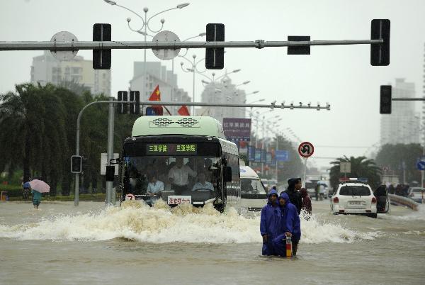 Vehicles travel on waterlogged streets in Sanya, south China's Hainan Province, Oct. 5, 2010. Heavy rains will hit Leizhou Peninsula and Hainan Province where heavy rain has pounded for four days and the average precipitation has exceeded 200 mm in most parts, according to the local weather bureau. [Xinhua/Xu Qintao] 