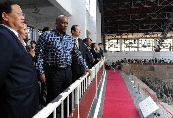 Lesotho's King Letsie III visits the Museum of the Terra-cotta Warriors and Horses of Qin Shihuang in Xi'an, capital of northwest China's Shaanxi Province, Oct. 5, 2010. Letsie III arrived in Xi'an for a visit Tuesday. [Xinhua/Liu Xiao]