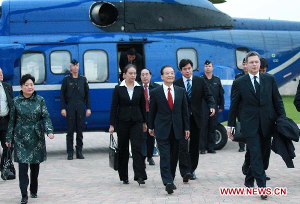 Chinese Premier Wen Jiabao (C Front) arrives at the Meseberg Palace, north of Berlin, Germany, for a meeting with German Chancellor Angela Merkel, Oct. 5, 2010. (Xinhua/Pang Xinglei) 