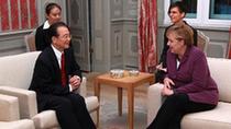 Chinese Premier Wen Jiabao (L Front) meets with German Chancellor Angela Merkel (R Front) at the Meseberg Palace, north of Berlin, Germany, Oct. 5, 2010. [Xinhua/Pang Xinglei]