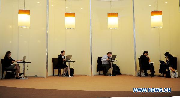 Representatives work in booth during a break of the UN Climate Change Conference held in north China's Tianjin Municipality, Oct. 5, 2010. [Xinhua/Yue Yuewei]