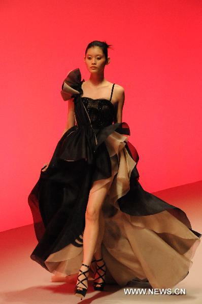 A model presents a creation of Chinese Taiwan's top female clothing brand Shiatzy Chen during the Spring/Summer 2011 ready-to-wear collection show on October 5, 2010 in Paris. [Xinhua/Shang Xu]