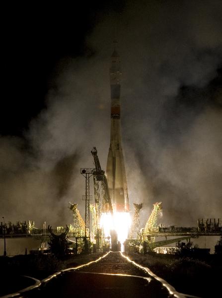 The Russian Soyuz TMA-01M spacecraft, carrying the International Space Station (ISS) crew of U.S. astronaut Scott Kelly, Russian cosmonauts Alexander Kaleri and Oleg Skripochka, blasts off from its launchpad at the Baikonur cosmodrome October 8, 2010. [Xinhua]
