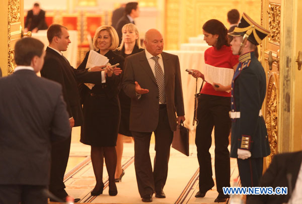 Moscow Mayor Yuri Luzhkov (C) attends a meeting in Kremlin in Moscow, capital of Russia, in this file photo taken on Aug. 31, 2010. [Lu Jinbo/Xinhua]