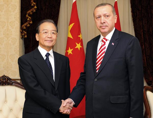 Chinese Premier Wen Jiabao (L) shakes hands with Turkish Prime Minister Recep Tayyip Erdogan in Ankara, capital of Turkey, Oct. 8, 2010. [Xie Huanchi/Xinhua]
