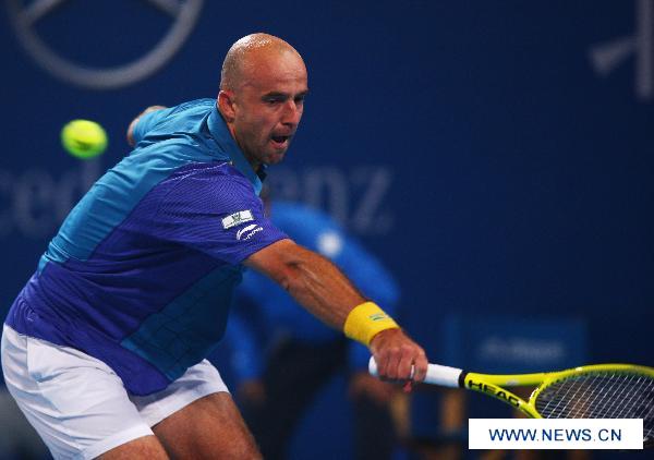 Ivan Ljubicic of Croatia hits a return against Alexandr Dolgopolov of Ukraine during the men's singles second round match at the China Open tennis tournament in Beijing, capital of China, Oct. 7, 2010. Ljubicic won 2-0. (Xinhua/Wang Ying) 