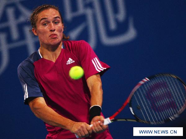 Alexandr Dolgopolov of Ukraine hits a return against Ivan Ljubicic of Croatia during the men's singles second round match at the China Open tennis tournament in Beijing, capital of China, Oct. 7, 2010. Dolgopolov lost 0-2. (Xinhua/Wang Ying) 