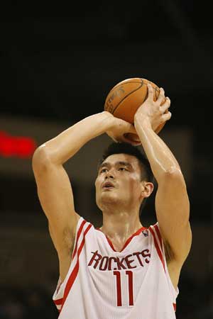 Yao plays 12 minutes in Rockets return