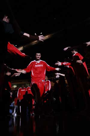 Yao plays 12 minutes in Rockets return