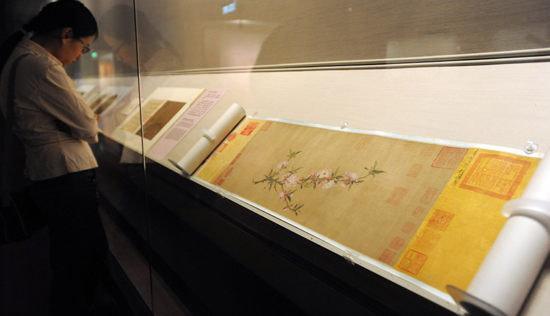 An exhibition of art and culture of China&apos;s Southern Song Dynasty (1127-1279) are held at the National Palace Museum in Taipei from October 8 to December 26. A large number of historical relics and documents from the museums of the Chinese mainland, Taiwan, and Japan are made to public in the exhibition. [Xinhua photo]