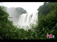 Huangguoshu Waterfall is the largest waterfall in Asia. Seventy-four meters (243 feet) high and eighty-one meters (266 feet) wide, it is a scenic marvel. Known as the Huangguoshu Waterfall National Park, it is 45 kilometers (28 miles) southwest of Anshun city in Guizhou Province. [Photo by Lu Nan]