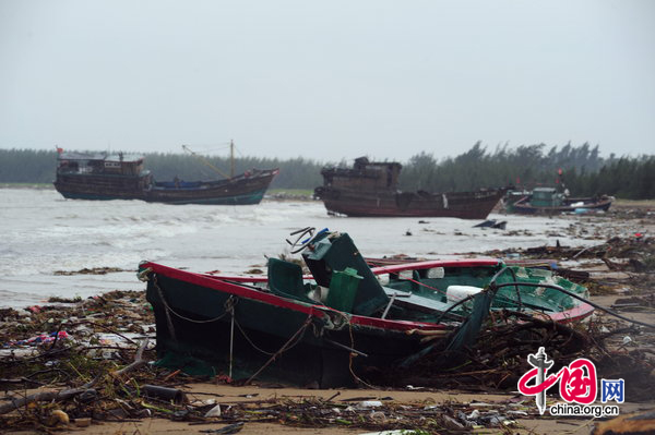 A boat is seen destoryed by floods in Qionghai, South China&apos;s Hainan province, Oct. 8, 2010. [photo/CFP]