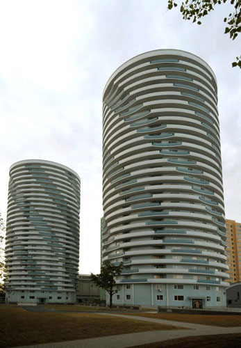 Newly built flats for artists of State Theatre are seen in Pyongyang in this picture released by the KCNA news agency of Democratic People&apos;s Republic of Korea (DPRK) on Oct 9, 2010. [China Daily/Agencies]