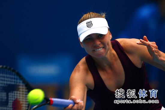 Russian second seed Vera Zvonareva dispatched local 9th seed Li Na 6-3, 6-3 to reach the final of China Open, a 4.5-million-U.S. dollar WTA premier mandatory event, in Beijing on Saturday.