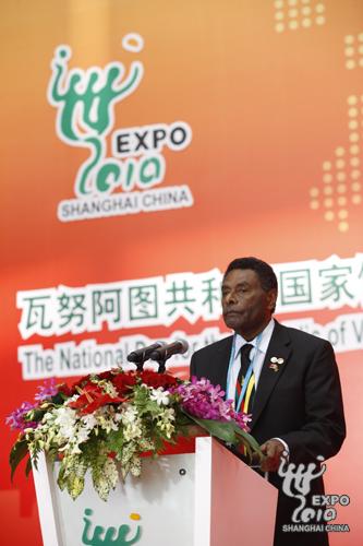 Iolu Johnson Abbil, Vanuatu's president, addresses the ceremony.