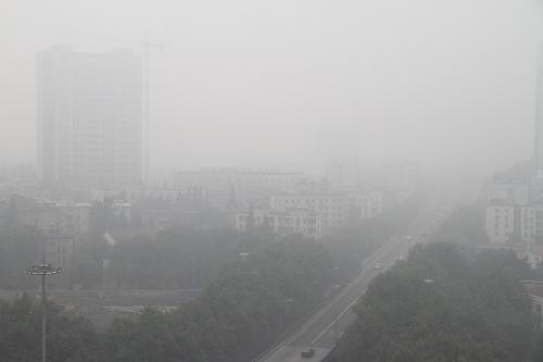 Photo taken on Oct. 9, 2010 shows buildings in heavy fog in Hefei, east China&apos;s Anhui Province. [Xinhua]