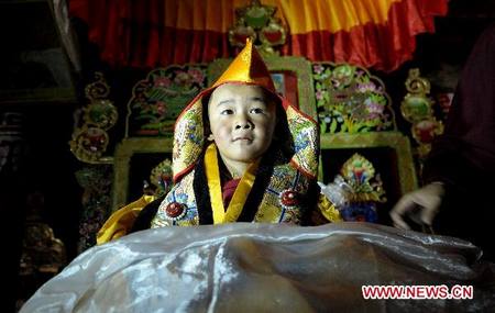 This photo shows the sixth Living Buddha Dezhub at Zagor Monastery in Shannan Prefecture of southwest China's Tibet Autonomous Region, on August 2, 2010. 