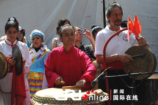 The Chinese Cultural Festival Autumn 2010 is held in the Hidalgo Square in Mexico City on October 9.