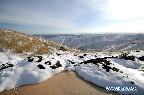 The Moon Mountain is seen after snow in Yinchuan, capital of northwest China&apos;s Ningxia Hui Autonomous Region, Oct. 11, 2010.