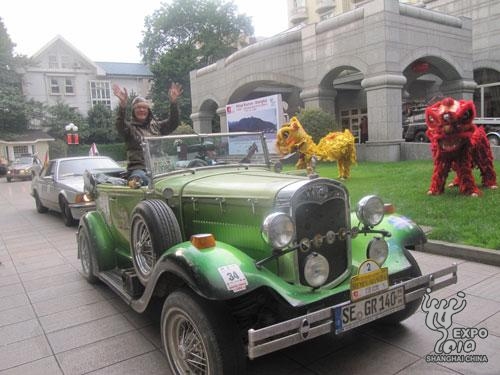 A fleet of old cars arrives in Shanghai for the Bremen Day